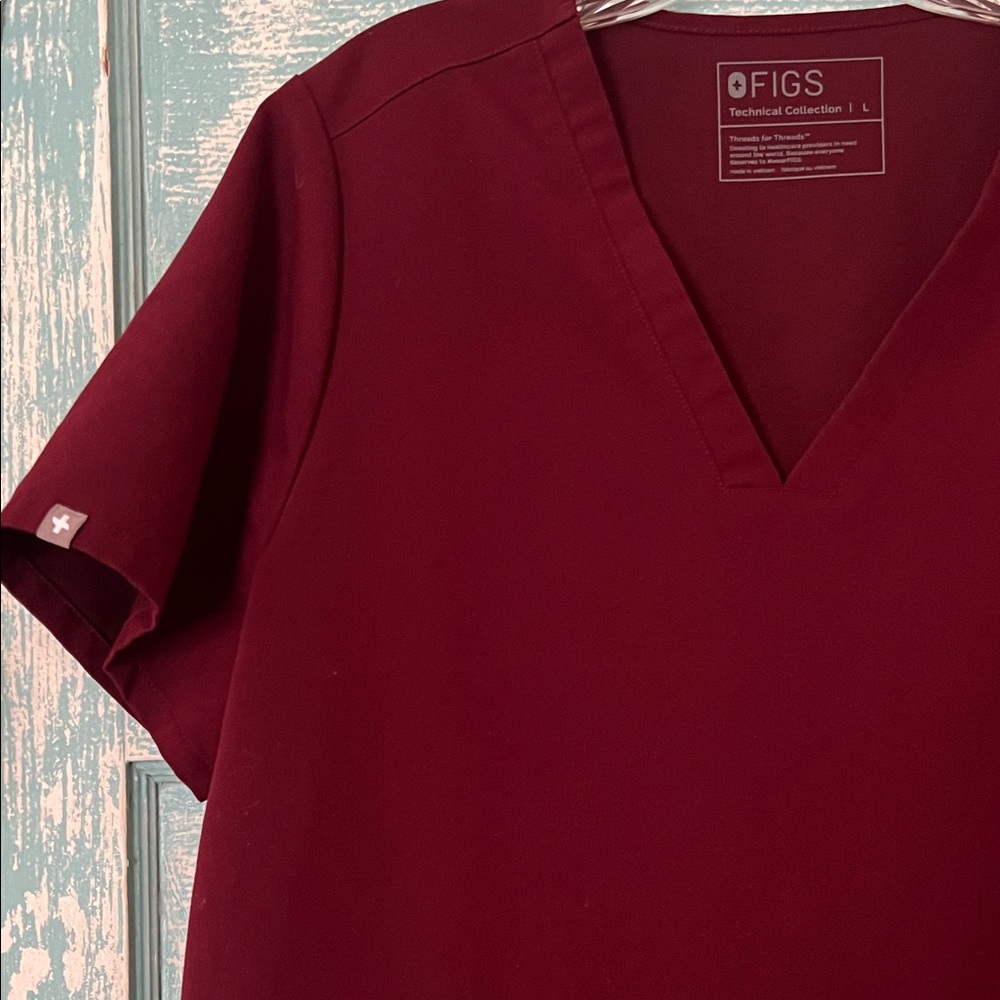 Figs Casma Burgundy scrub top Women's V-Neck Scrub Top two pockets EUC looks new - Picture 6 of 8